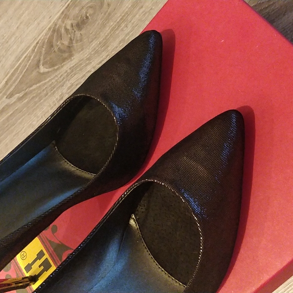 Black pointed toe pumps / heels - Picture 4 of 6